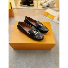 Louis Vuitton Low Shoes